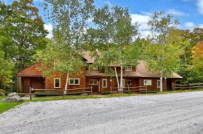 93 Glazebrook Rd, Unit E2 - Ski Condo - Summer Pool - Close to Mountain!
